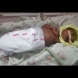 Родители зарязаха новородено момиченце на произвола на съдбата, защото е... (ВИДЕО)