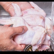 Миете ли пилето, преди да го готвите? След като прочетете това, НИКОГА повече няма да го направите отново!