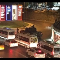 В Турция става страшно! Обявено е военно положение: Танкове на моста над Босфора, летят изтребители, Ердоган ...