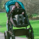 Няма да повярвате защо тази жена се вози в детска количка за възрастни (Видео)