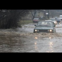 И днес пороите ще продължат! Температурите ще паднат до ... Очакват се градушки и ...