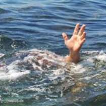Мъж се опита да се удави с раница пълна с камъни