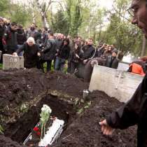Спряха погребение в Петрич, разследват убийство