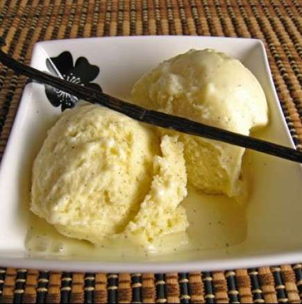 Сладолед с ванилия и мед