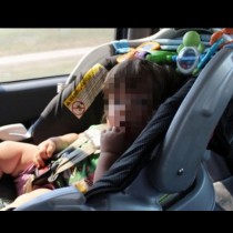 Бащата забравил детето в колата: Когато се сетил, отворил автомобила и започнал да плаче!