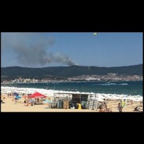 Туристите на нашето море се притесниха. Пожар гори над курорта. (Снимки)