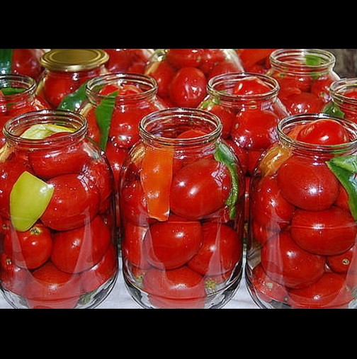 Признавам си, имам я от свеки, но ми е любимата рецепта за зимата: "Царски" мариновани домати