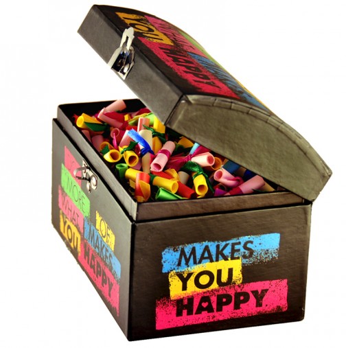 Бръкни в кутийката с късмети и виж какво те очаква - усмивката и доброто настроение са гарантирани!