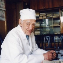 Диетата известния хирург проф. Углов, доживял до 104 години: Техника, благодарение на която хиляди хора си решиха проблема с теглото