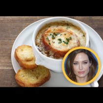 Ето това си хапва Анджелина в паузите между снимките: Френска лучена супа по рецепта на актрисата