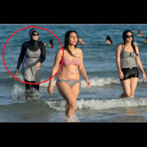 Задава се истинска война на плажа на Лазурния бряг - мюсюлманки разказват как френски полицаи ги унижават публично! (Снимки)
