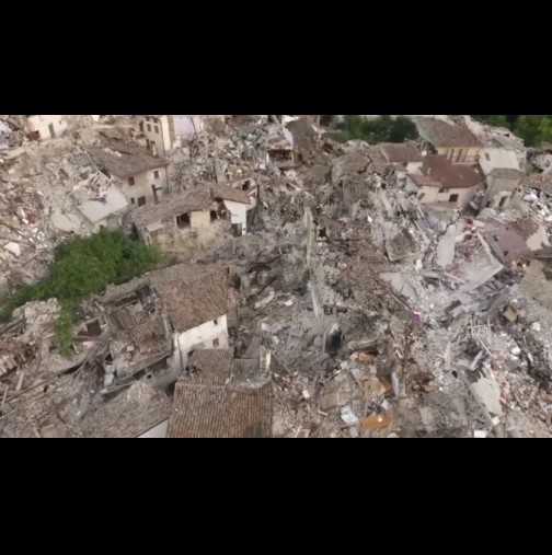 Дрон засне потресаващи кадри от Италия след земетресението! Половин град е сринат