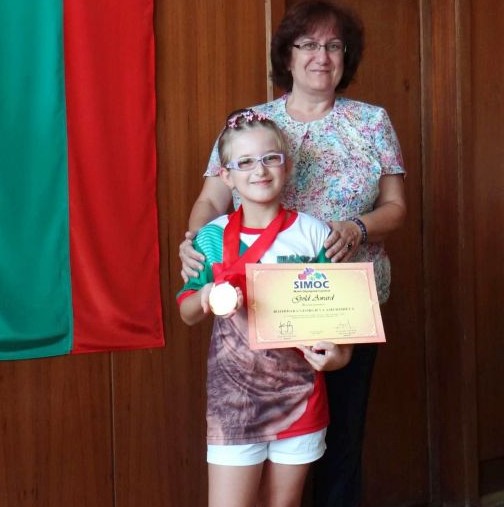 Ямболско момиче в трети клас спечели златен медал на олимпиадата по математика в Сингапур