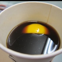 Тя добавя всяка сутрин лимон в сутрешно си кафе-Гениално!