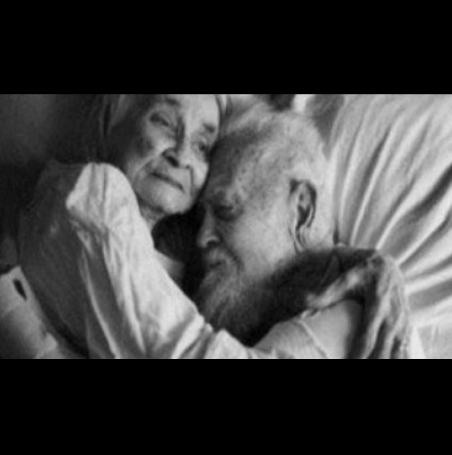 Е, това е истинската любов: 92-годишна баба избяга от дома за стари хора, за да бъде по-близо до 87-годишния си приятел!