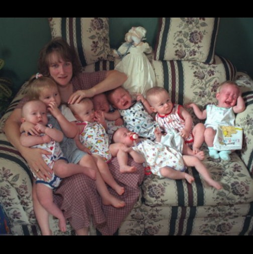 През далечната 1997г. тя роди седемзнаци. Вижте как изглеждат днес (Снимка) 