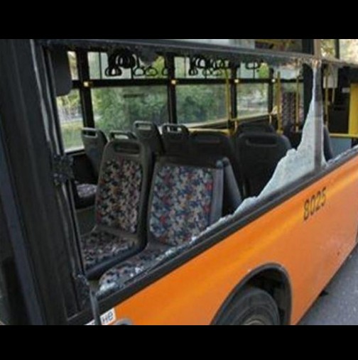 Тежка катастрофа между автобус на градския транспорт и тир на Околовръстното в София! Ранени са 7 души, сред които и две деца