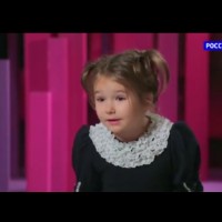 Момиченце полиглот