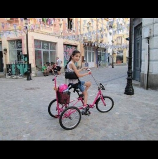 След кражбата на специализирано колело на болно дете: Цяла България помага!