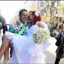 Спретнаха шоу за минувачите-Невиждана сватба в центъра на София