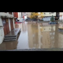 Обявено е бедствено положение в Банско! Масови сигнали за наводнения в три области, има и хора блокирани в колите си (Обзор)