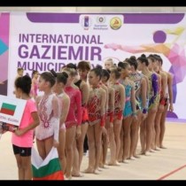 Скандал в художествената гимнастика! Българска треньорка хваща за ушите и вдига гимнастичка!