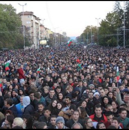 Снимки и видео от концерта на Слави -Ето докъде достигаше публиката по Цариградско шосе