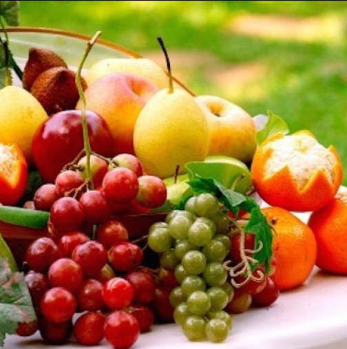 От кои плодове се качва най- много и трябва да се консумират много умерено? Таблицата, която ще ви помогне при избора им