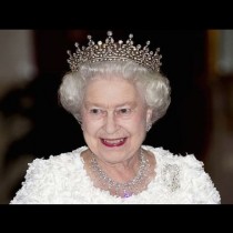 Кралица Елизабет ще става баба отново! Този път в центъра на събитията не са Кейт и Уилям