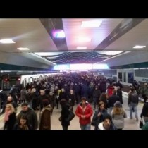 Ето какво се случва в момента в метрото! Движението остава блокирано, ето и причината! (Снимки)