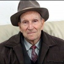 Съпругата му почина, но 94-годишният Петко още получава напътствия от нея