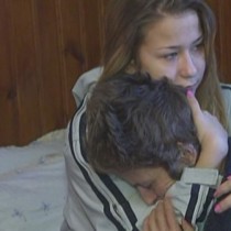 Непълнолетно момиче  се грижи само за болна от рак майка във Варна 