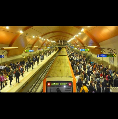 Авария в софийското метро блокира стотици хора
