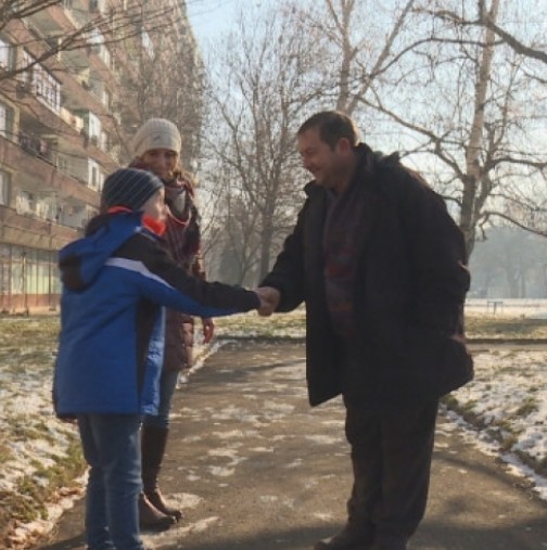 Майка и болният й син да повярваха в доброто, след като таксиметров шофьор направи нещо, от което се възхитиха