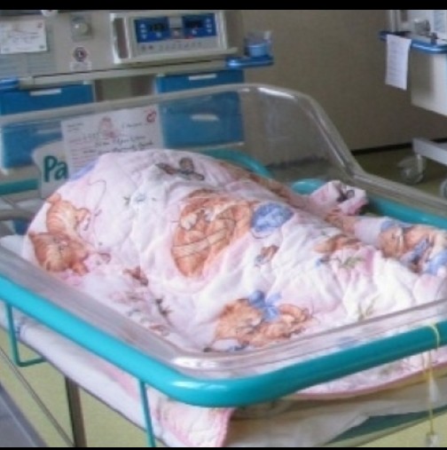 67-годишна баба роди детето на дъщеря си
