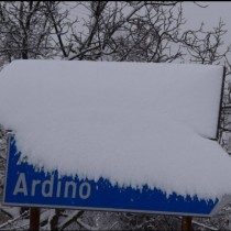 Мъж почина, докато изважда колата си от преспа