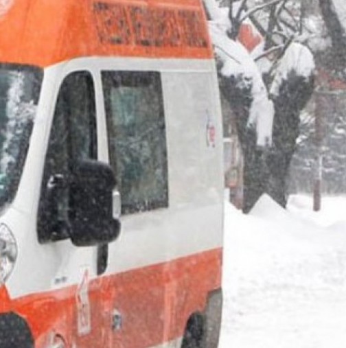 Жена загина в катастрофа между ученически автобус и кола край Варна