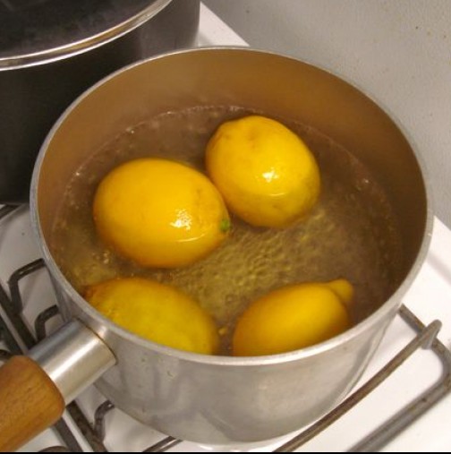 Всички знаем колко е полезна лимонената вода, но за съжаление всички я приготвяме грешно