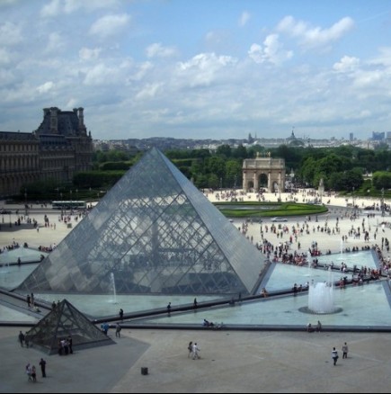 Полицията в Париж залови банда музейни апаши
