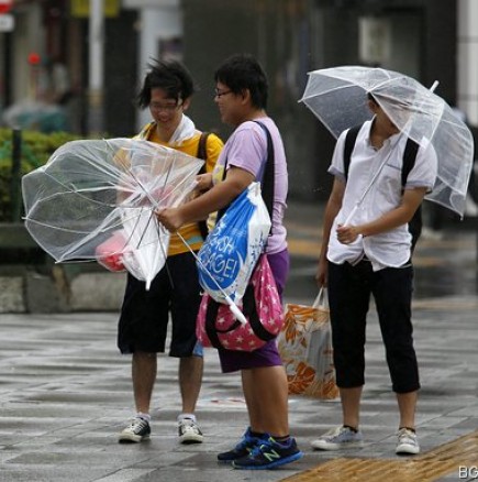 Близо 70 пострадали от тайфуна в Япония 