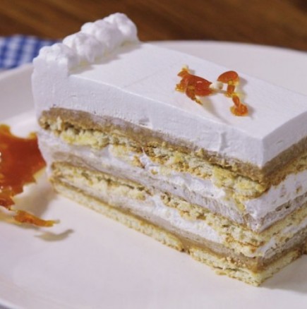 Видео рецепта: Лятна карамелена бисквитена торта Шехерезада