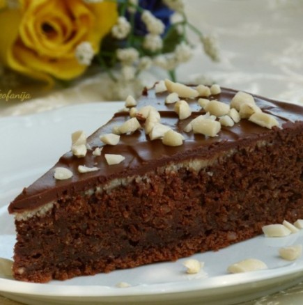 Богата шоколадова торта с фъстъчено масло - забравете за диетите!