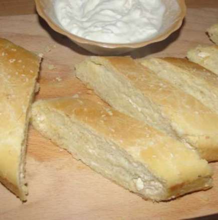 Хляб с плънка от овче сирене