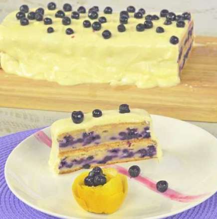 Нежна лимонова торта с боровинки