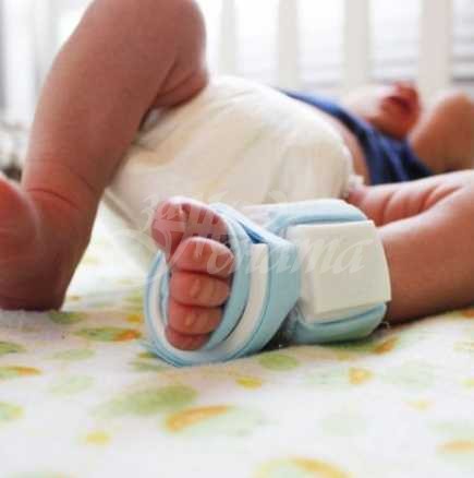 Умно технологично чорапче следи състоянието на бебето