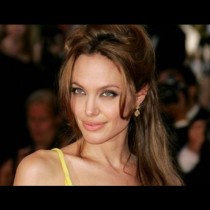 И Анджелина Джоли не си губи времето! Ето кой холивудски актьор върна усмивката на лицето й!