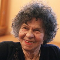 Най- обичаната актриса от българския народ става на 95 години! Да й честитим всички!