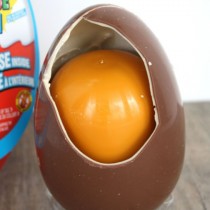 Питали ли сте се, защо яйцето на Kinder е жълто-Ето отговорът!