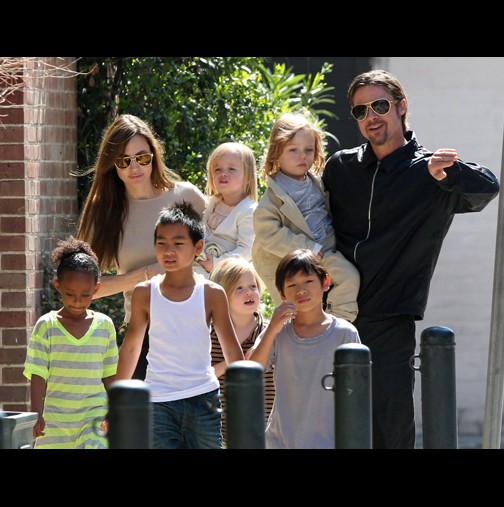 Децата на Анджелина Джоли пораснаха! Вижте как изглеждат днес в Камбоджа на премиерата на новия й филм! (Снимки)