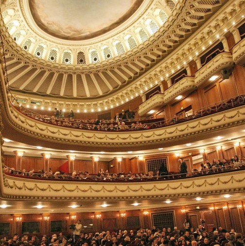 Извънредно! Евакуираха 650 човека от операта в София!